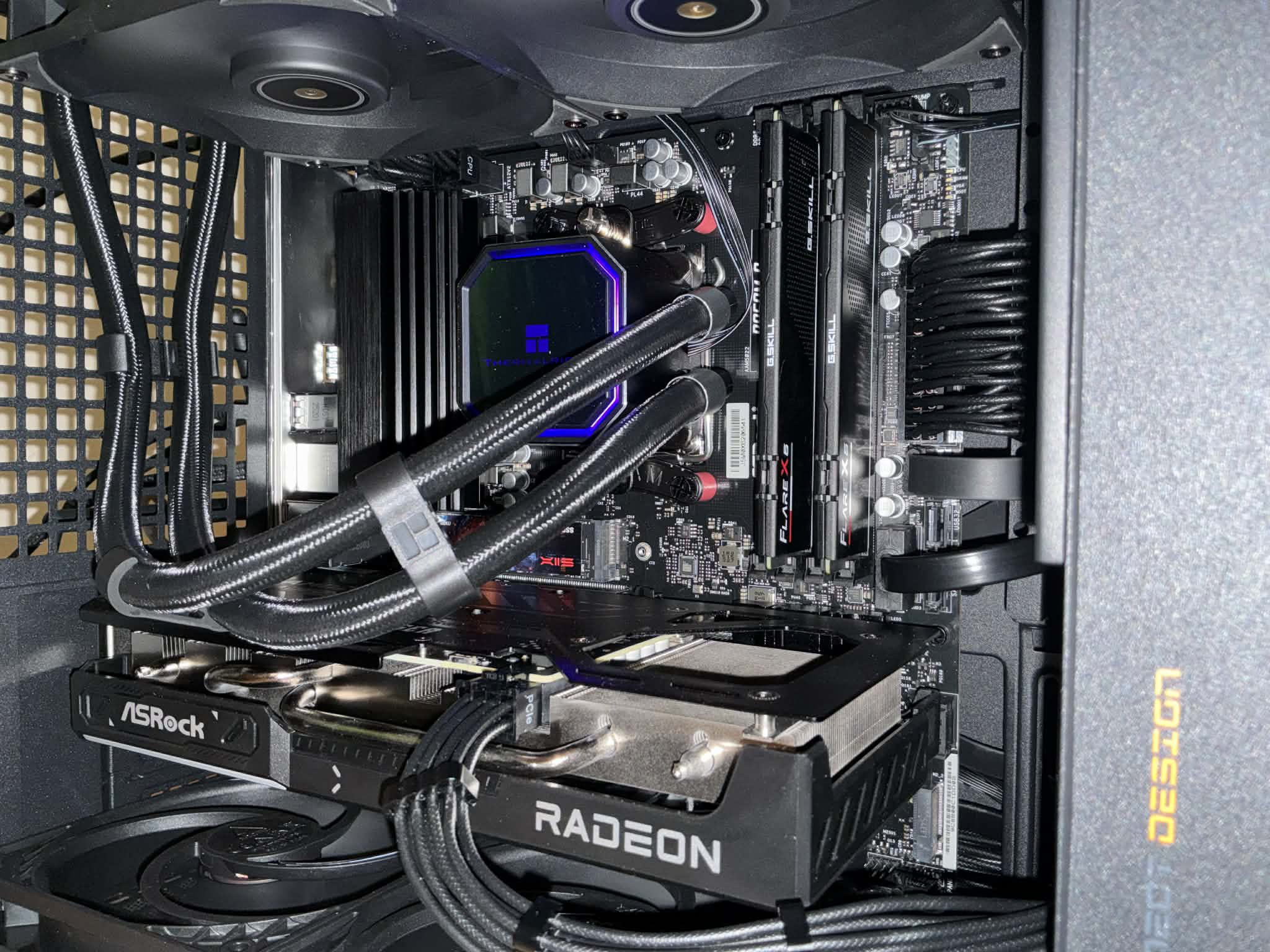 OMGaming Mini | Ryzen 5 7500X3D | Radeon RX 9060 XT 16GB Gaming PC